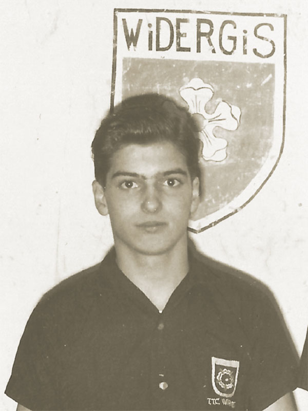 Damen_1983_84_900x600